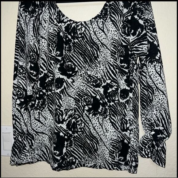 Black and White Patterned Women's Top - Picture 2 of 3